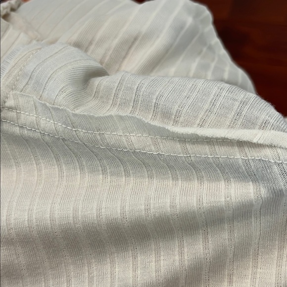 Cream Long Sleeve Tee with V-neck and Relaxed Fit - Picture 5 of 5